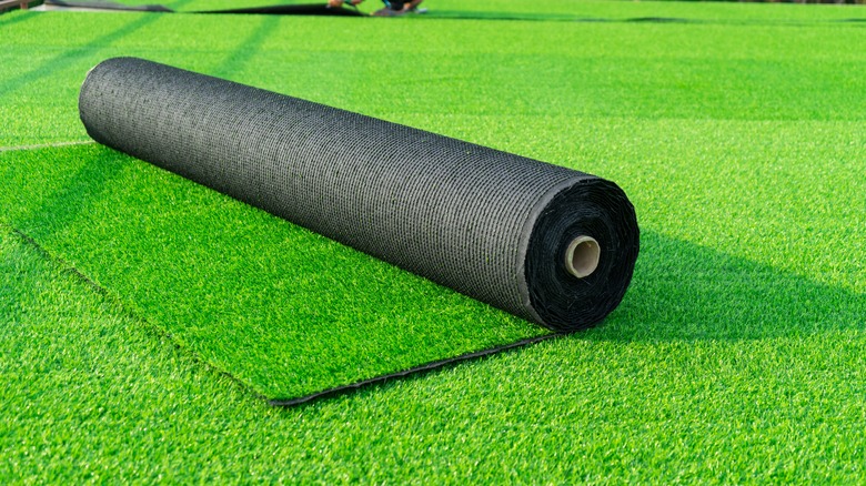 Roll of artificial grass 