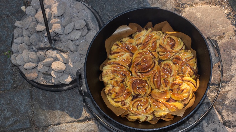 Cinnamon rolls dutch oven