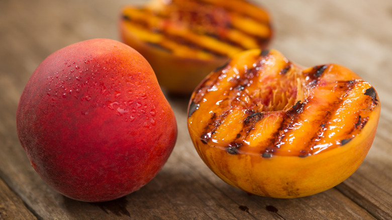 Grilled red peaches 