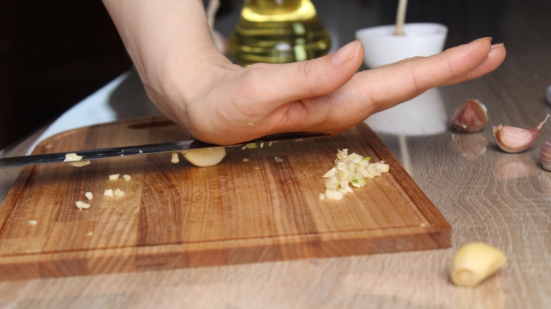 Hand crushing garlic