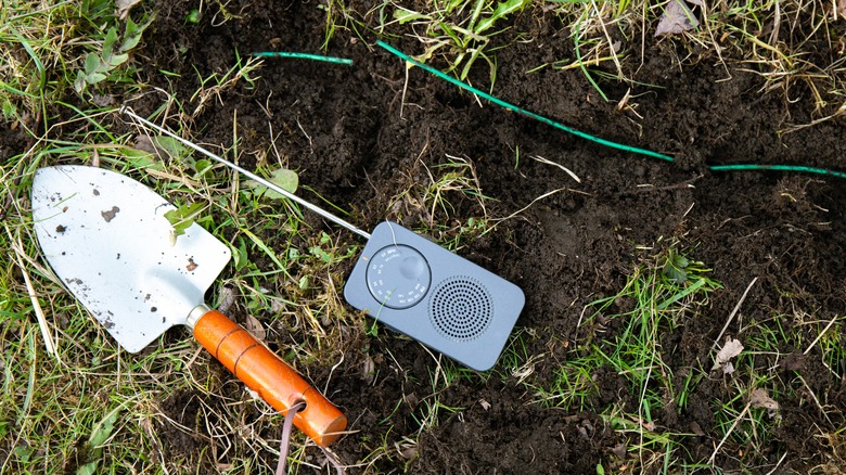 Guidewire installation for robot lawn mower