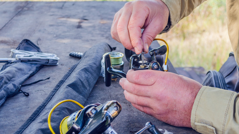 cleaning fishing reel