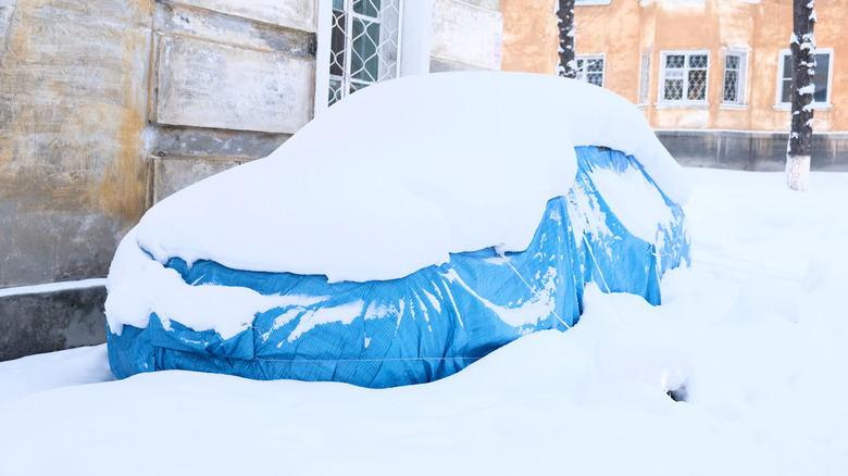 Car with protective winter tarp 