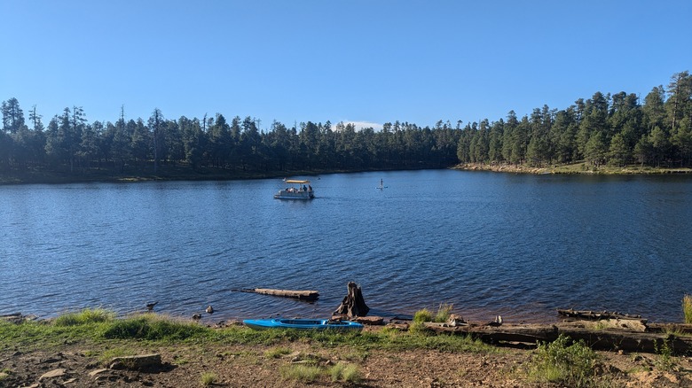 Boat on Woods Canyon Lake