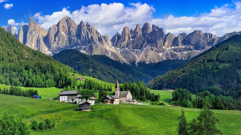 Alpine scenery of Dolomites