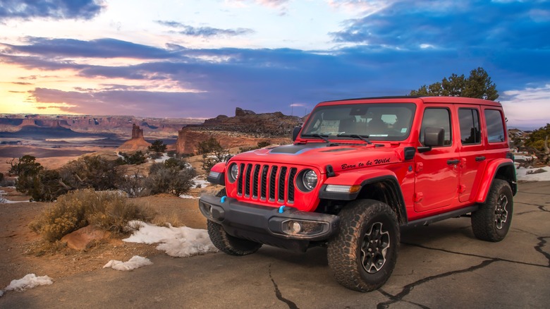 Jeep parked at Canyonlands with stunning view