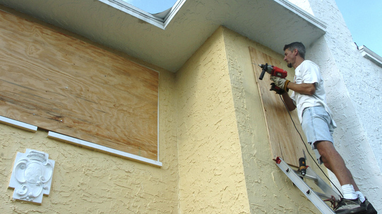 boarding windows before hurricane