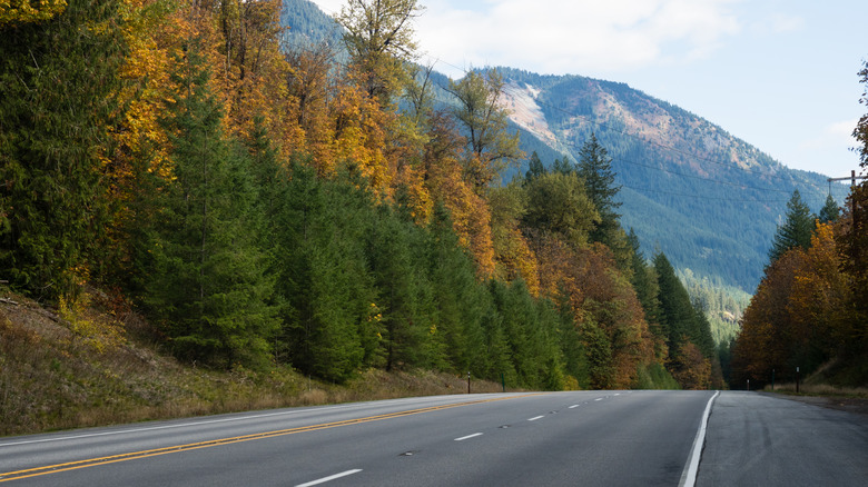 Autumn scenery on Route 2 in Oregon