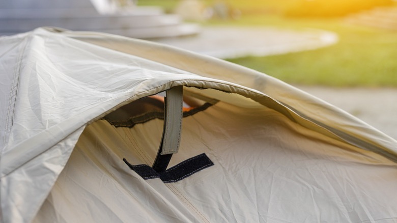 Ventilation window on tent