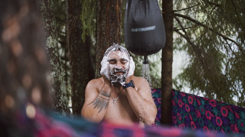 Portable camp shower 