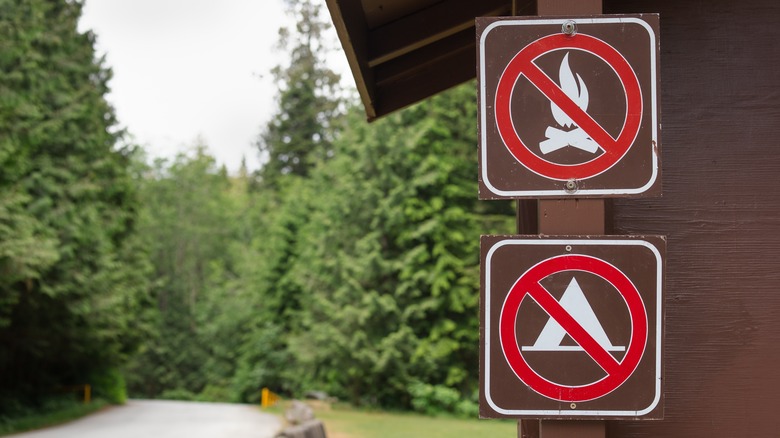 Campfire regulation signs