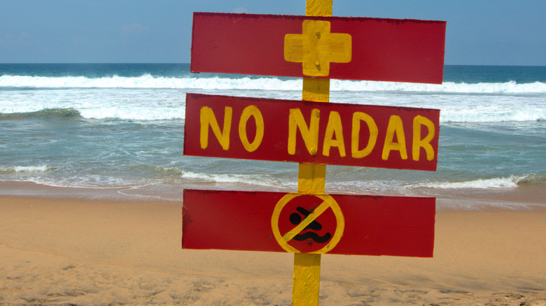 Danger sign at Playa Zipolite