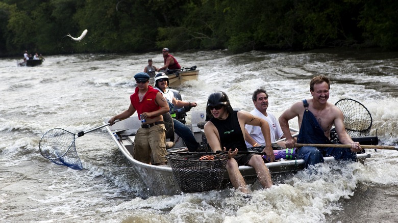 People in boats with nets, skarping