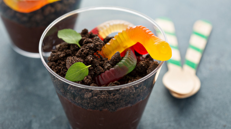 Dirt pudding cup