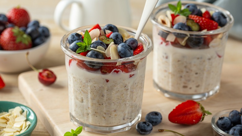 Overnight oats with berries and mint