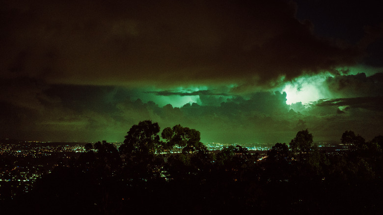 Green sky right before storm