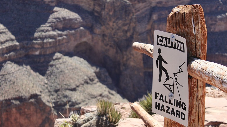 Grand Canyon sign warning of falling hazard