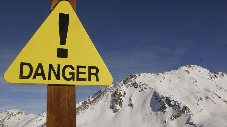 Avalanche zone sign